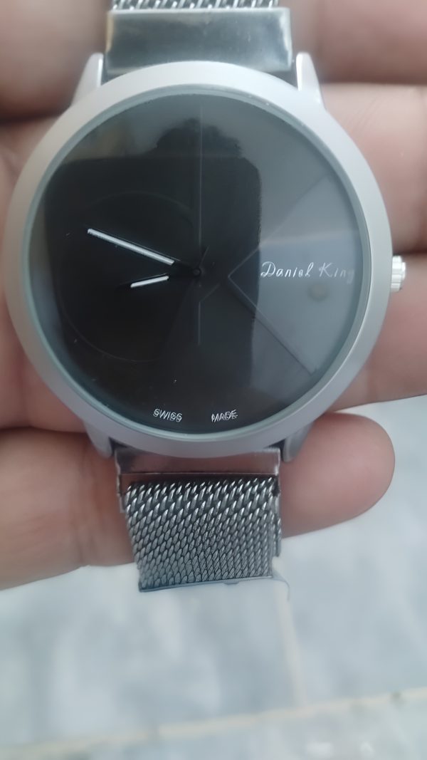 Original Magnet Stainless Steel Watch – Waterproof, Sleek Design (no Box)