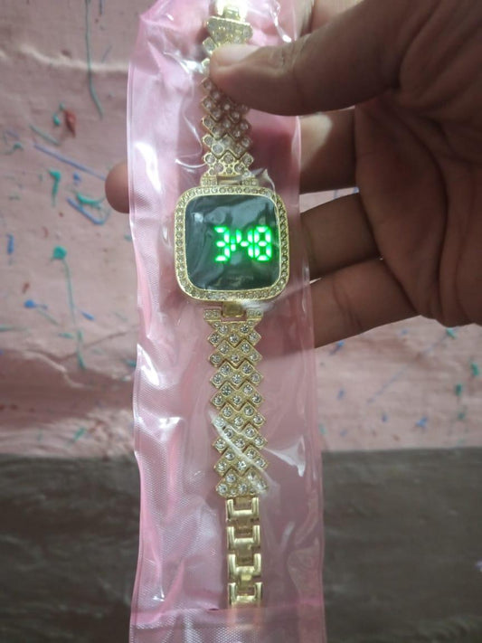 Women's Quartz Movement Water Resistant Square Watch with Chain Strap- 1 Pc